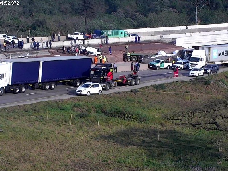 Truck crash behind N3 Cliffdale pileup
