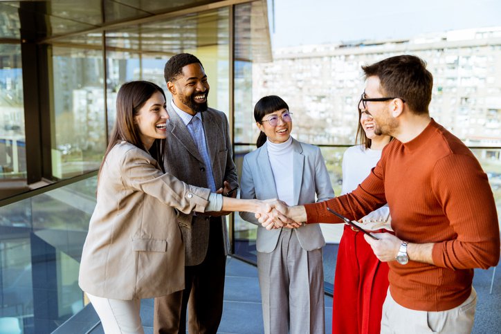HANDSHAKE MAN AND WOMAN SHAKING HANDS