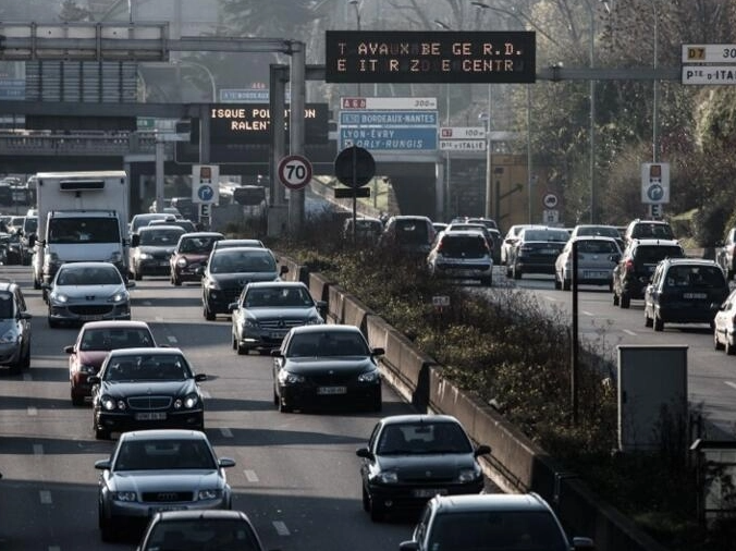 EU to ban fossil fuel cars, slash truck and bus emissions
