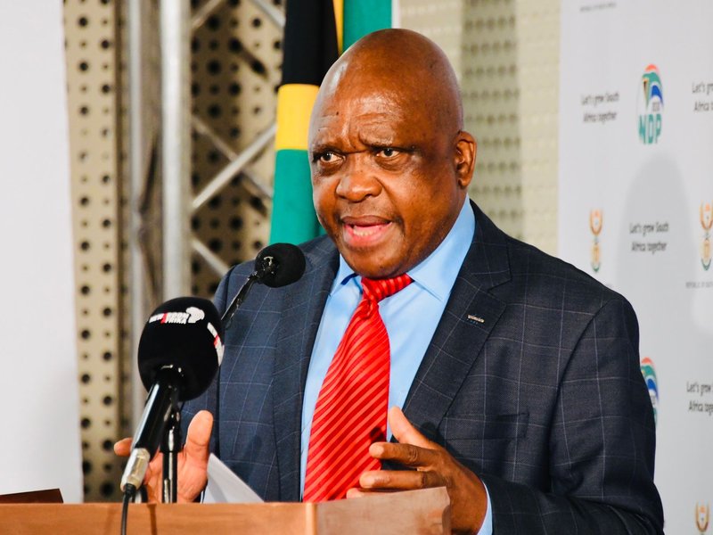 Health Minister Joe Phaahla media briefing 5 april 2022