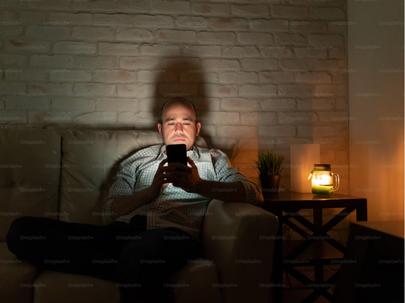 Here's how our phones are ageing our skin
