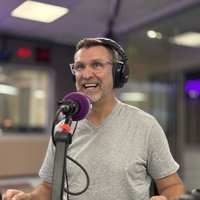 LUISTER: Pierre Breytenbach deel meer oor nuwe kykNET-vasvraprogram