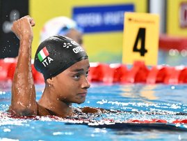 Italy's Sara Curtis celebrates after winning the final of the women's 50m backstroke swimming event during the LEN European Aquatics Championships