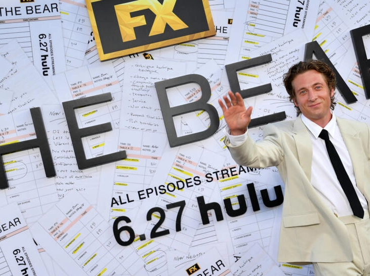 Jeremy Allen at the bear emmy