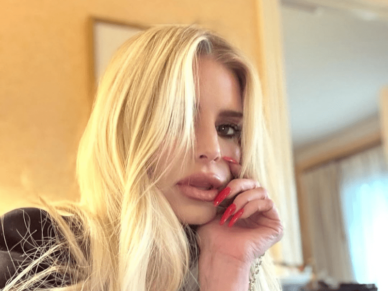 Jessica Simpson selfie