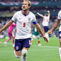 Jude Bellingham congratulates Harry Kane
