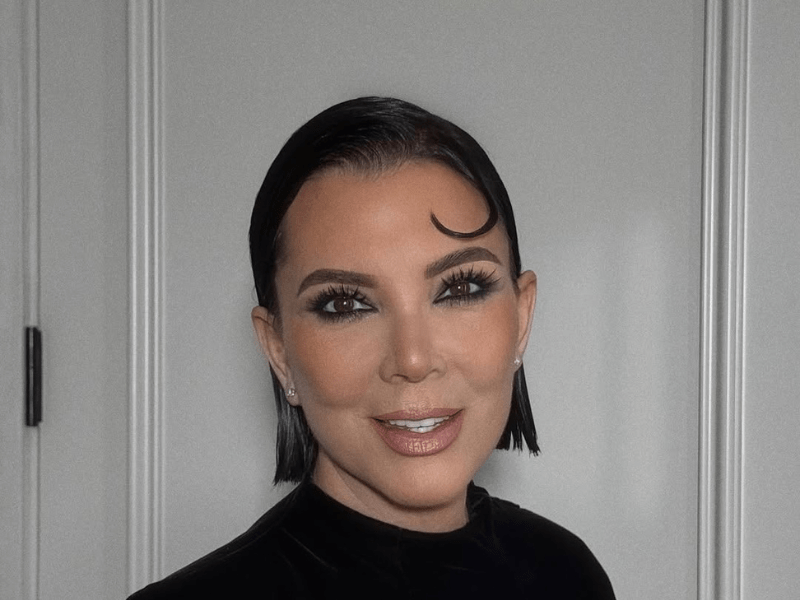 Kris Jenner shows of her new bob haircut
