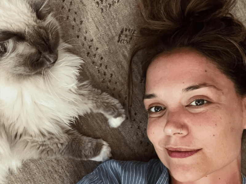 Katie Holmes takes a selfie with her cat