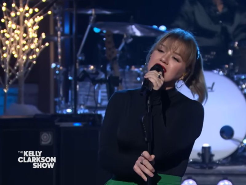 Kelly Clarkson wearing a black turtleneck
