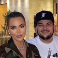 Khloe Kardashian and Rob Kardashian having dinner together
