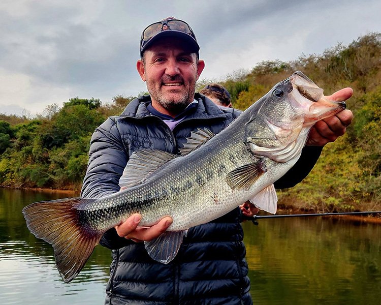 Kirk Van Reeuwyk winter fishing off Inanda Dam and landing a Bass