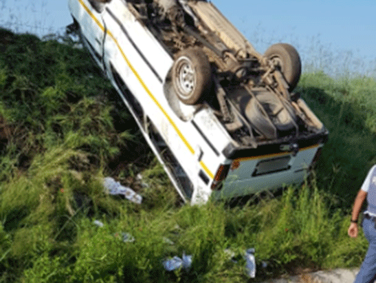 Taxi overturns in Ladysmith