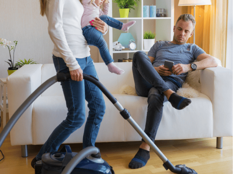LAZY HUSBAND WOMAN CLEANING