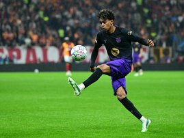 Lamine Yamal playing for Barcelona in the 2026 Champions League