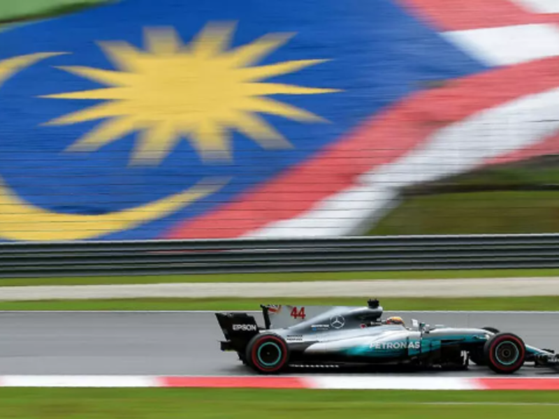 Lewis Hamilton races at the 2017 Malaysian Grand Prix