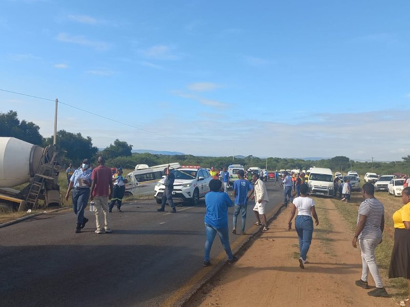 15 killed in crash involving two taxis transporting Limpopo kids to school