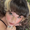 Lola Young with a blonde and brunette hairstyle