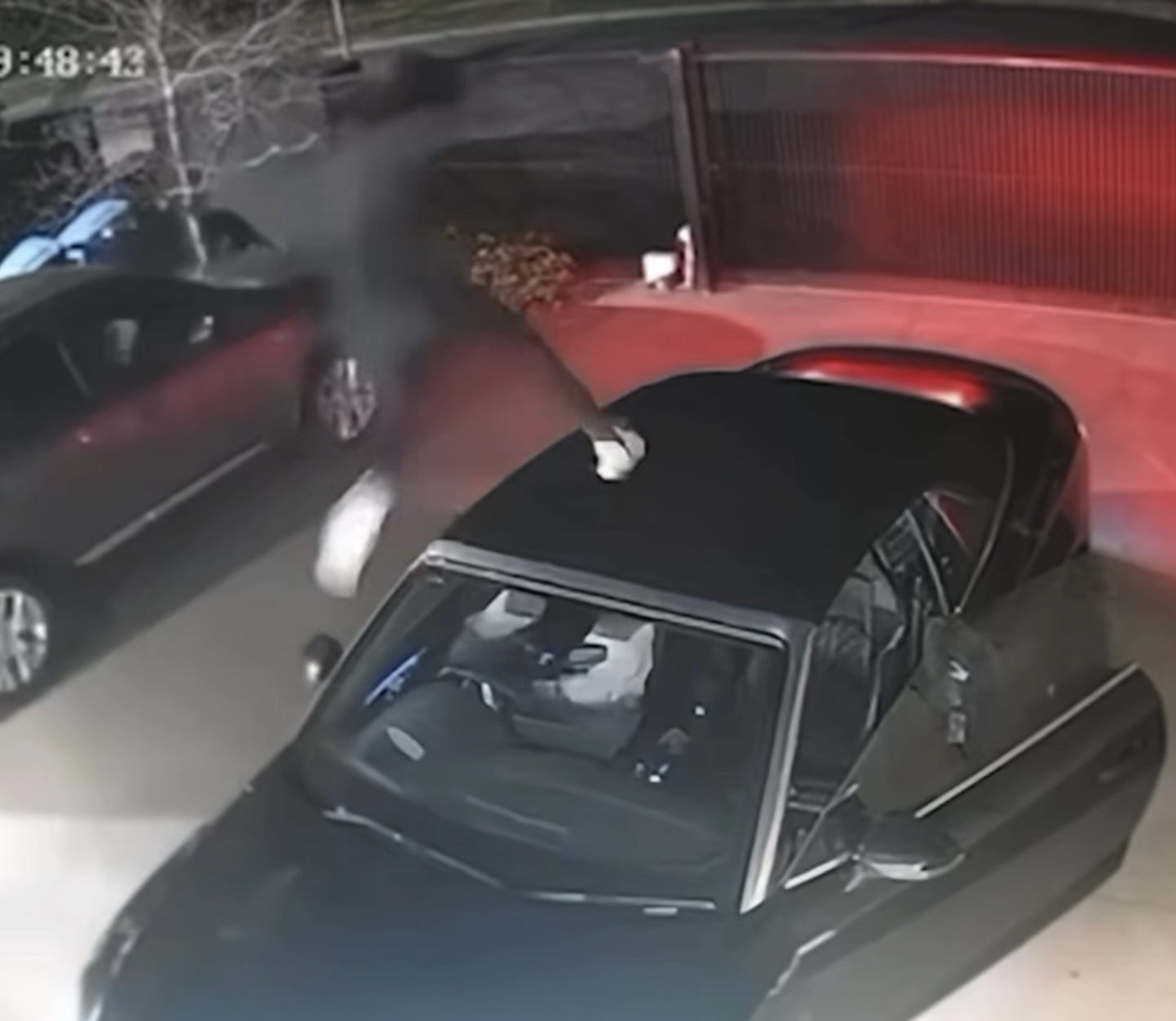 MELBOURNE CRIMINALS TYRING TO STEAL CAR