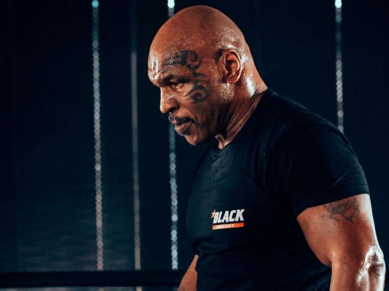 WATCH: Mike Tyson brings out the fists for an annoying fan on plane