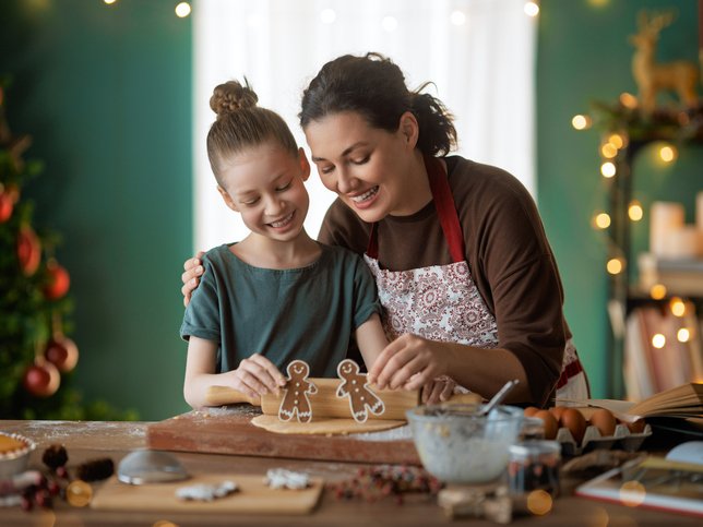MOM AND DAUGHTER BAKING CHRISTMAS COOKIES