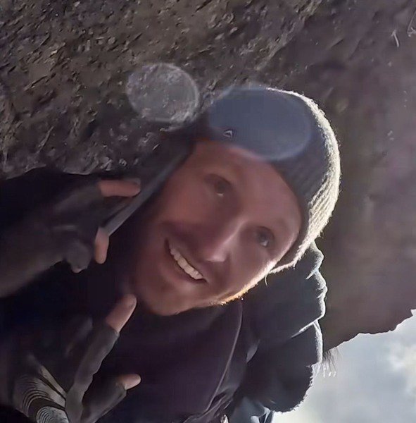 MOUNTAIN CLIMBER ANSWERS SPAMS CALL
