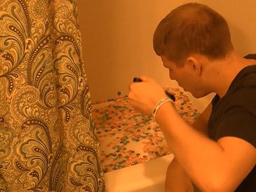Man_eats_cereal_ou_3092230a.jpg