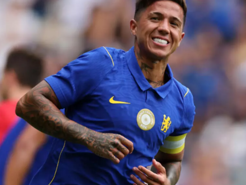 Manchester City hope to sign Chelsea midfielder Enzo Fernandez