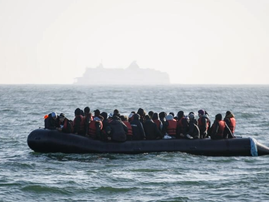 700 migrants cross Channel to Britain in small boats