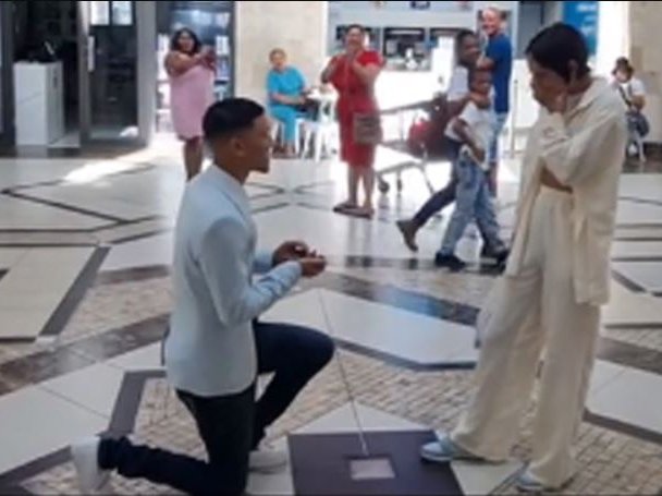 Mr and Mrs prank: Mall marriage proposal was actually a social experiment.