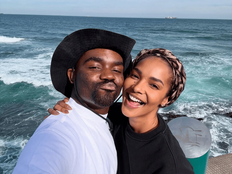 Musa Mthombeni and Liesl Laurie beach selfie