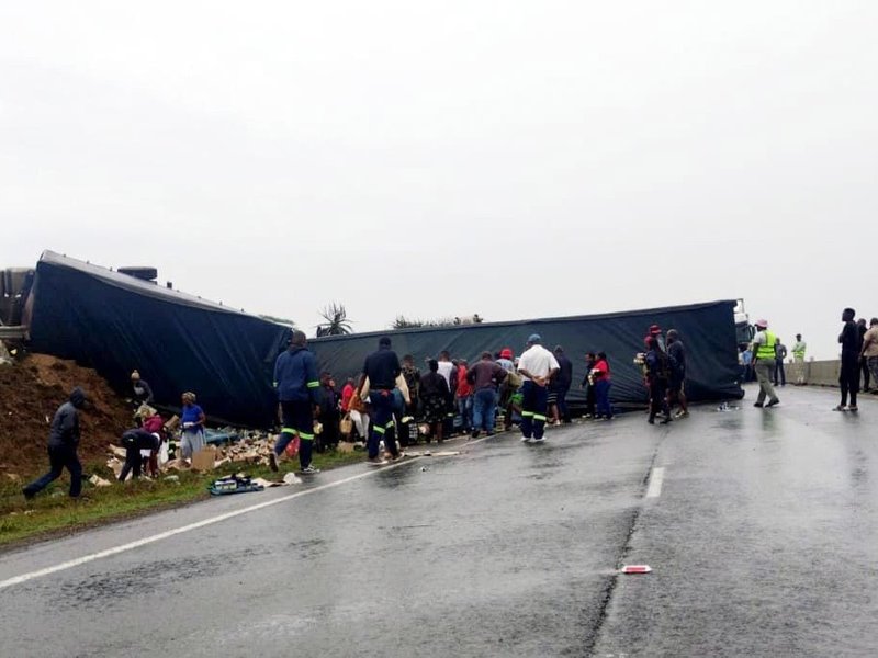 N3 PMB road closed after truck crash, looting