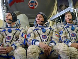 Record-breaking NASA astronaut comes back to Earth