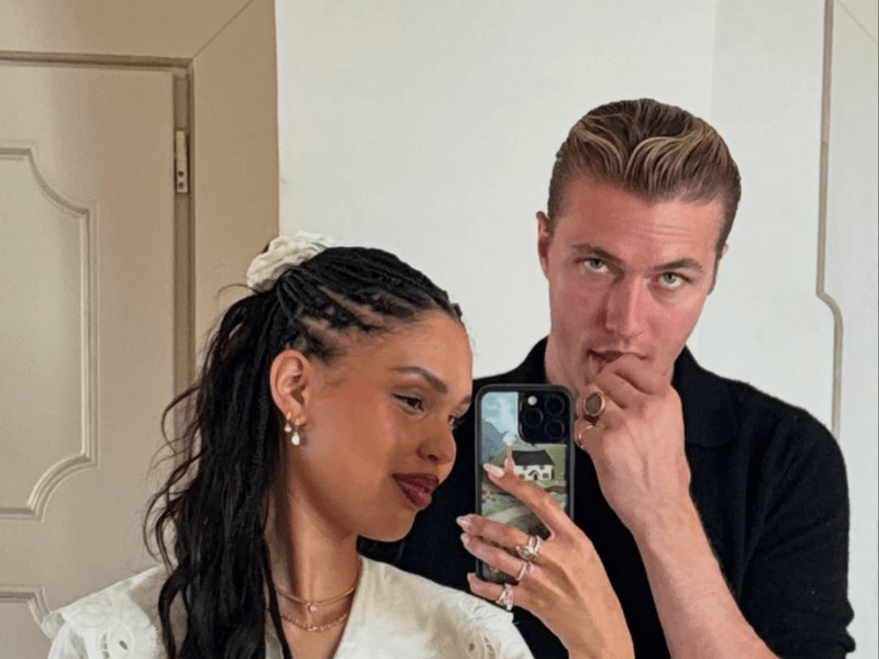Nara Smith and Lucky Blue Smith take a mirror selfie