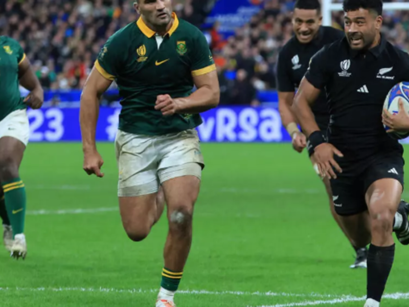 New Zealand fly-half Richie Mo'unga attacks in the 2023 Rugby World Cup