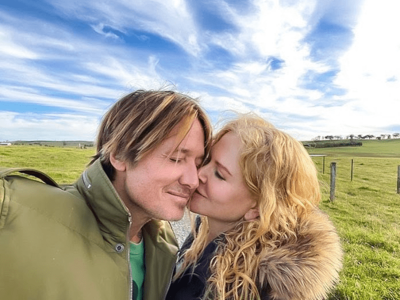 Nicole Kidman kisses Keith Urban on the cheek