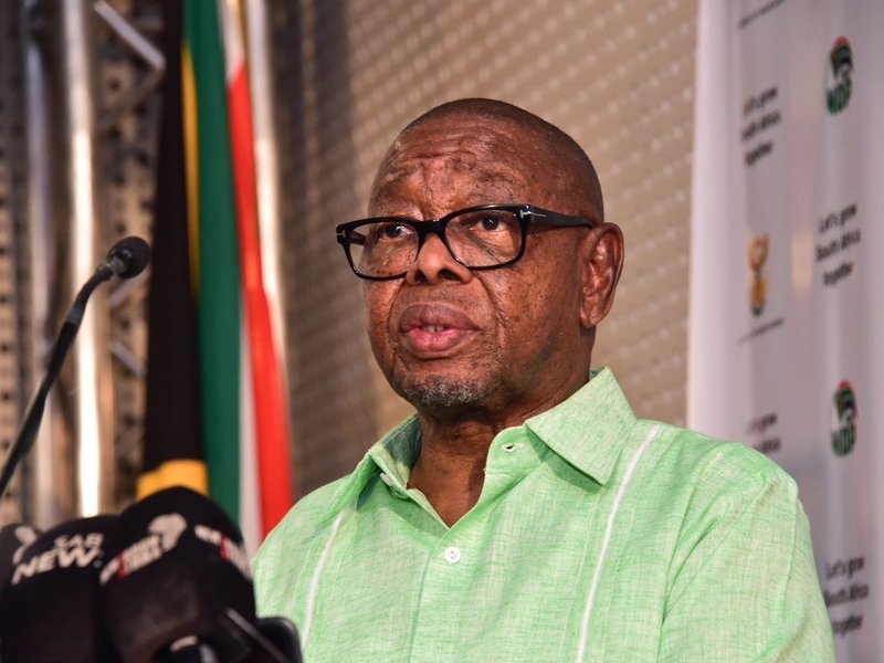 Nzimande urges NSFAS beneficiaries to register with new payment system