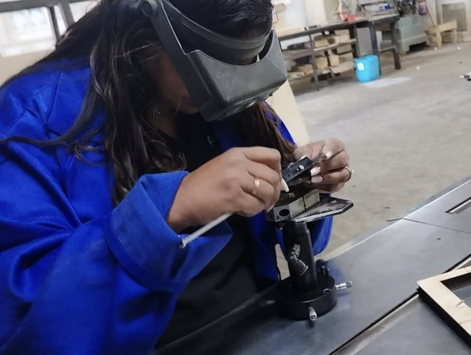 PERSON WORKING PACKTECH