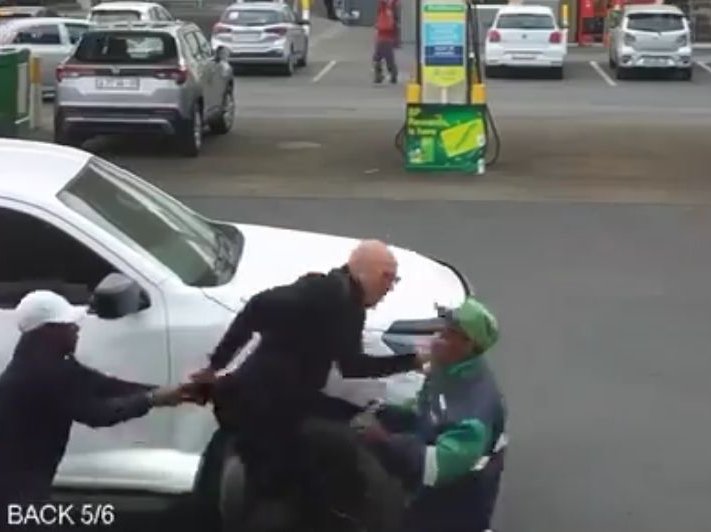 PETROL_ATTENDANT_SAVES_MAN_KIDNAPPING