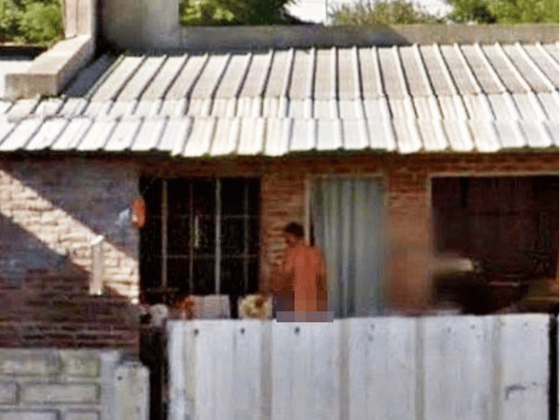 POLICE OFFICER CAUGHT NAKED BY GOOGLE STREET VIEW