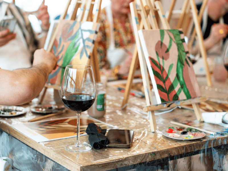 Painting workshop for friends who are painting together