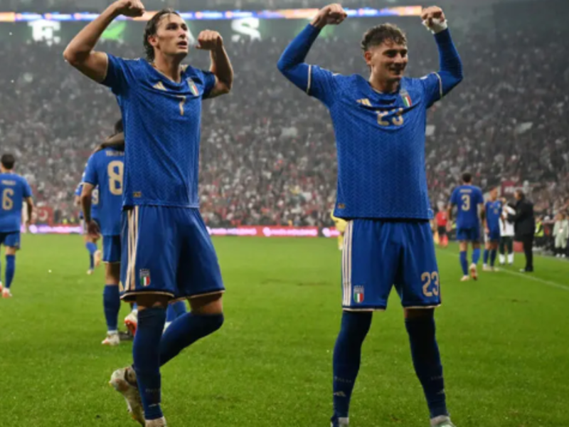 Pio Esposito with Gianluca Mancini