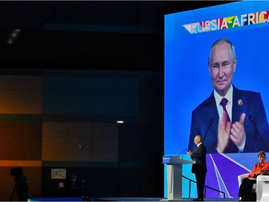 Putin promises free grain at Africa summit