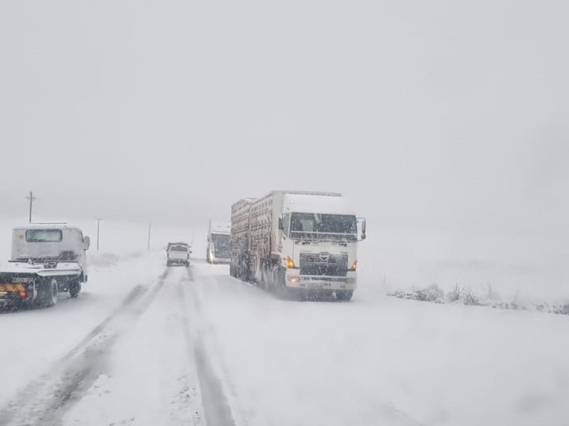 R671 road closed snow kzn