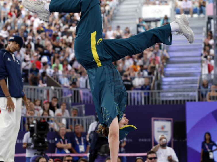 Australia's Raygun 'sorry' about Olympic backlash