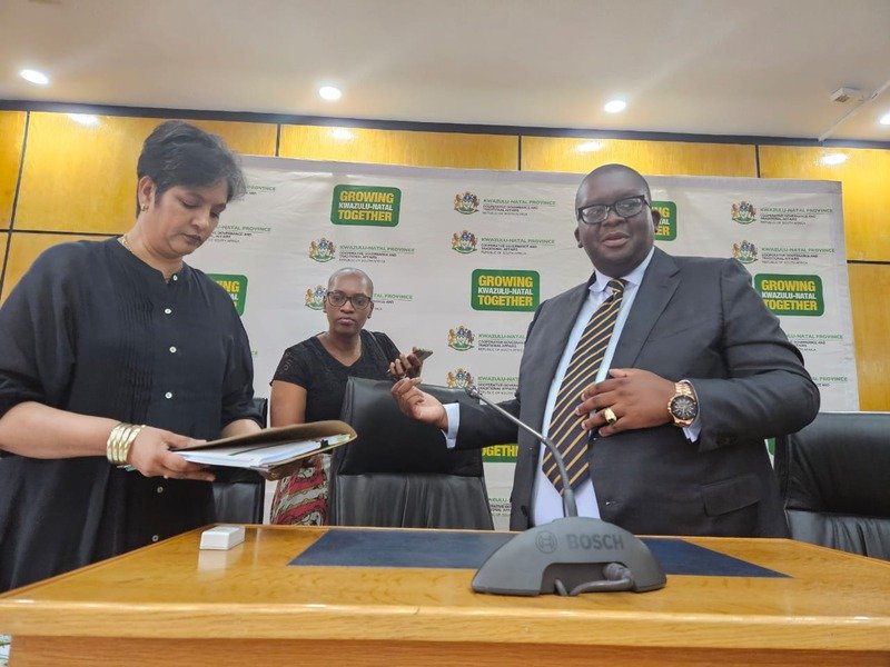 Cogta gives Ray Nkonyeni three weeks to end strike