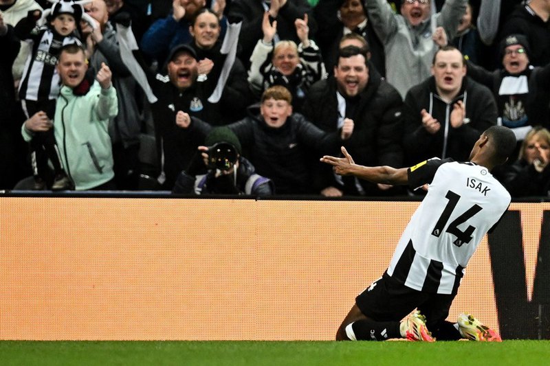 Alexander Isak to move to Liverpool for record fee