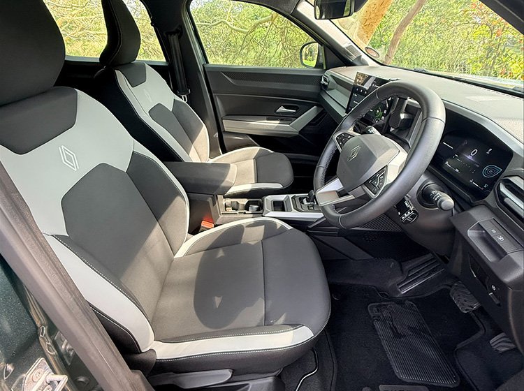 Renault Duster interior for Motor Minute