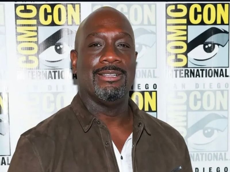 Richard  T Jones