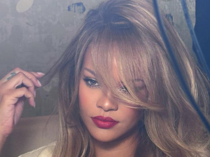 Rihanna's new honey blonde hairdo