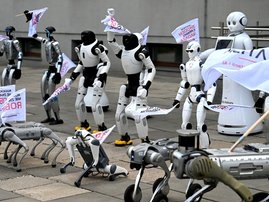 Robots protest against rampant AI in Poland